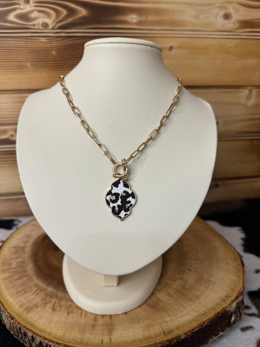 Quatrefoil Necklace White Glitter Leopard Inlay